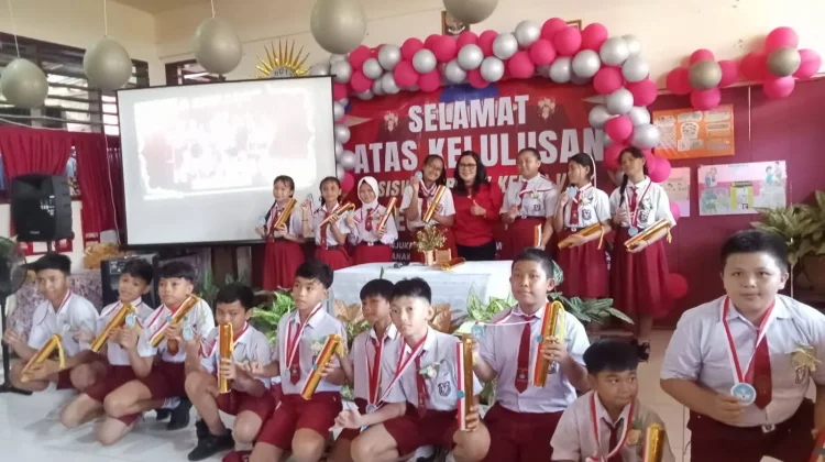 SDN 98 Manado Gelar Ibadah Syukur Kelulusan Murid Kelas 6