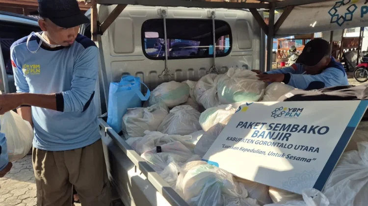 PLN UP3 Gorontalo Salurkan 535 Paket Sembako di 5 Desa Gorut yang Terdampak Banjir
