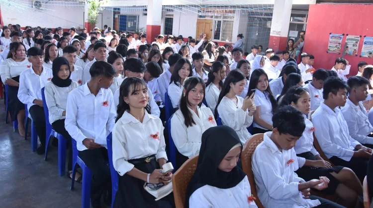 Penamatan 360 Siswa SMP Negeri 8 Manado Berlangsung Meriah dan Penuh Makna