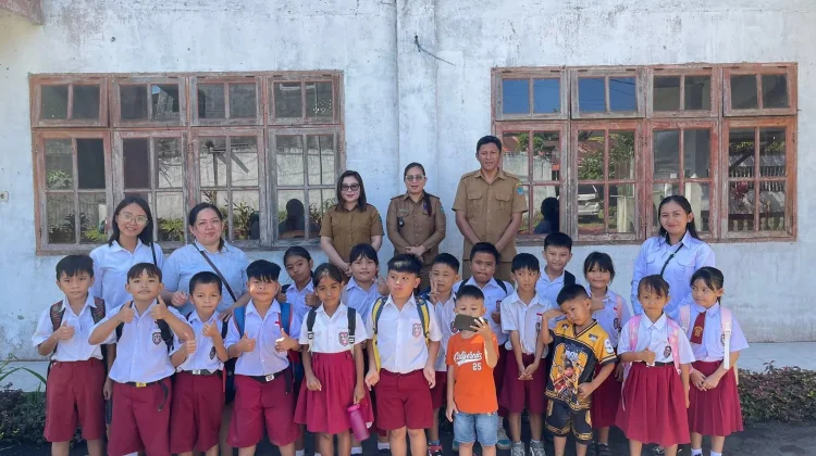 SD GMIM 61 Klabat Gelar Studi Lapangan di Kantor Desa Klabat