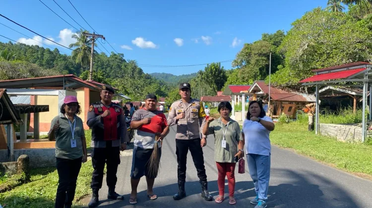 Para Calon Hukum Tua Poopoh Gelar Kerja Bakti Bersama Warga