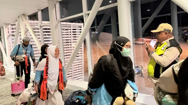Jemaah Haji Sulut Kloter 5 Tiba di Balikpapan, Suasana Haru Warnai Penyambutan