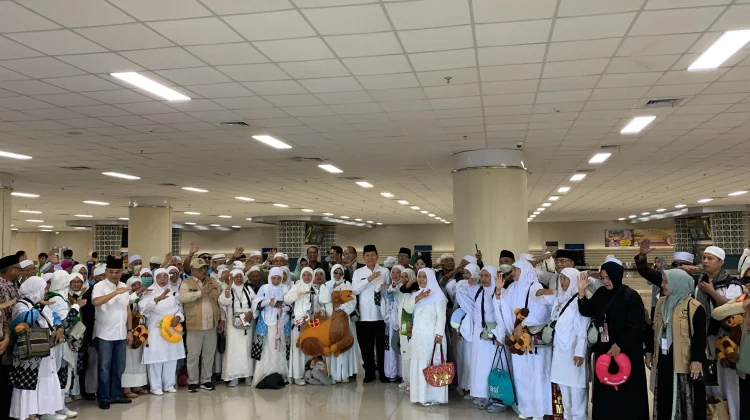 Kakanwil Kemenhaj: 357 Jemaah Haji Kloter 5 Sulut Tiba Bergelombang