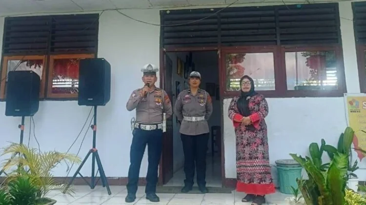 Sat Lantas Polres Minahasa Gelar Police Go To School di SMP Negeri 4 Tondano