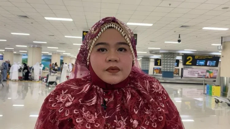 Pakaian Bugis Warnai Kepulangan Jemaah Haji Sulut