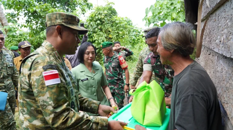 Danrem 131/Santiago Pimpin Anjangsana dan Penyerahan Tali Asih