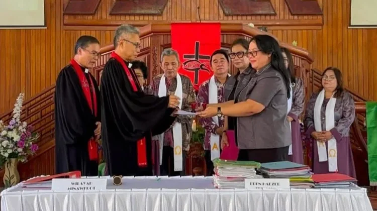 Serah Terima Pelayanan Ketua Wilayah Minawerot dan Ketua BPMJ Eben Haezer Treman