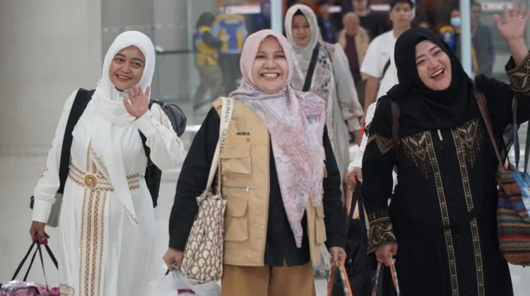 Kedatangan Jemaah Haji Kloter 6 Tutup Rangkaian Pemulangan Jemaah Haji Sulut 2026