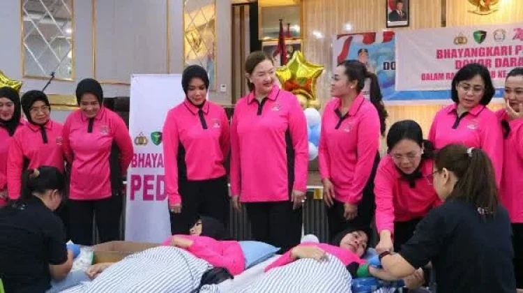 Polda Sulut Gelar Donor Darah Sambut Hari Bhayangkara ke-80 dan HKGB ke-74