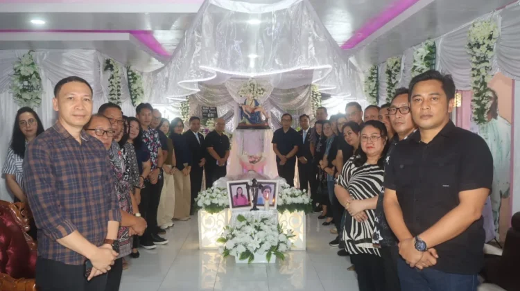 Pemkot Tomohon Melayat di Rumah Duka Almarhumah Deiby Kaparang