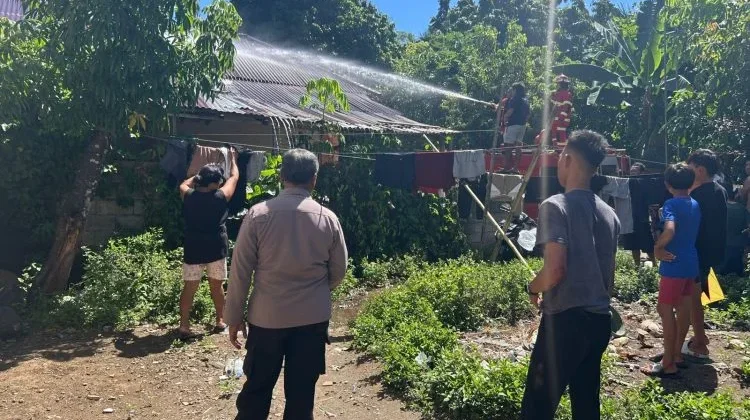 Polsek Malalayang Amankan TKP Kebakaran Rumah di Malalayang Satu Timur