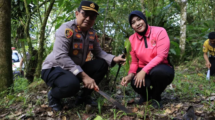 HUT Bhayangkara ke-80, Polres Tomohon Gelorakan Gerakan Go Green di Gunung Mahawu