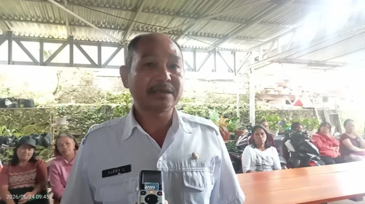 Pemdes Tombasian Atas Salurkan Beras dan MinyaKita kepada 107 KPM