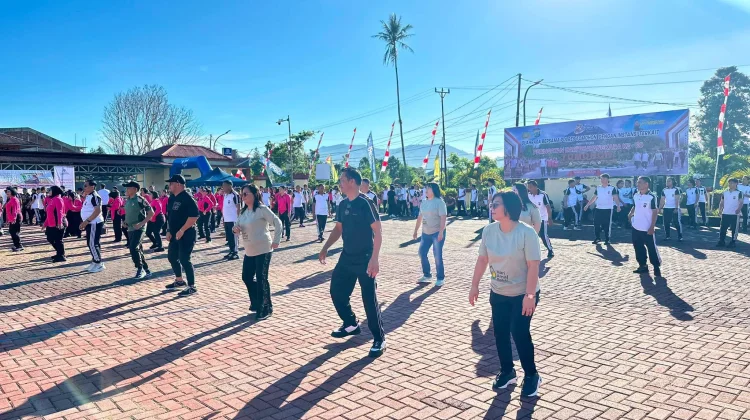 Kemenag Tomohon Ikuti Jalan Sehat Sambut Hari Bhayangkara ke-80