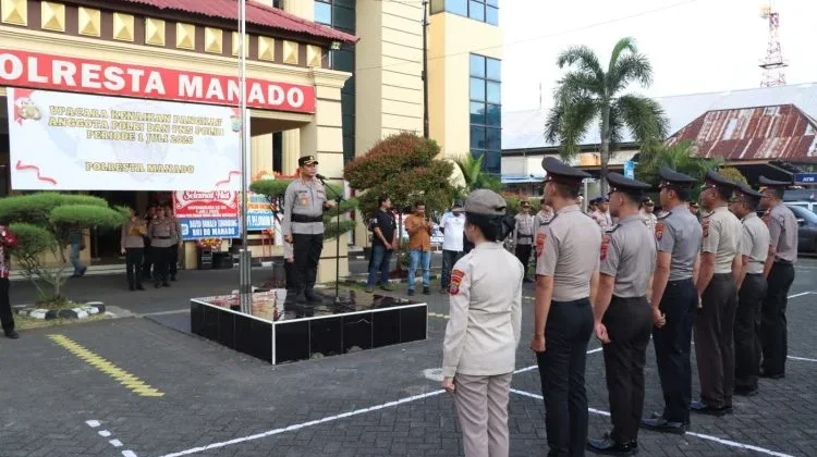 Polresta Manado Gelar Upacara Kenaikan Pangkat 60 Personel