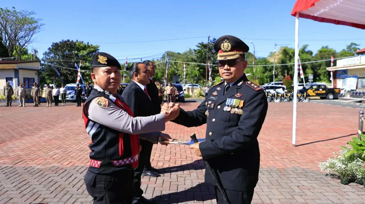 Kapolres Tomohon Apresiasi Personel Berprestasi di Hari Bhayangkara ke-80