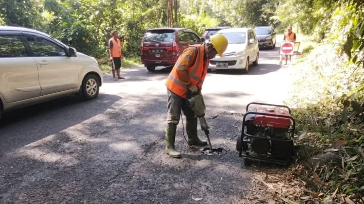 BPJN Sulut Benahi Jalan Manado - Tomohon yang Berlubang