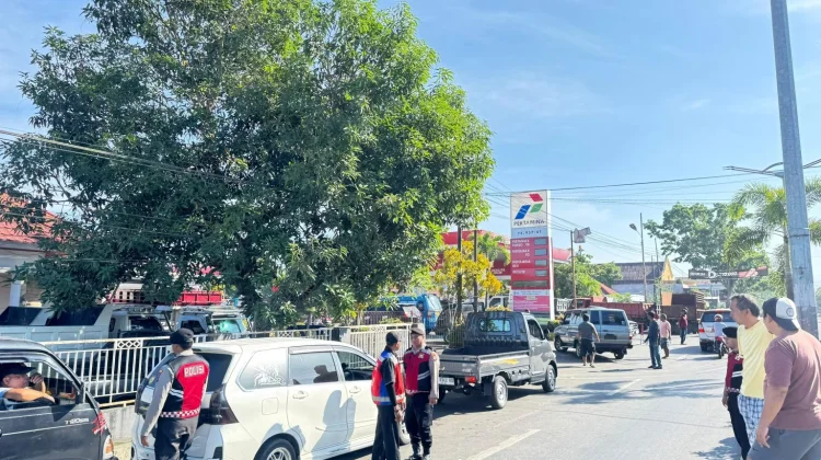 Urai Kepadatan Kendaraan, Tim Pantera Polres Kotamobagu Patroli di Area SPBU