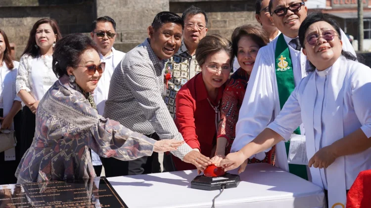Danrem 131/Santiago Hadiri  Peresmian Gedung Serba Guna EKAMEL GMIM Sentrum