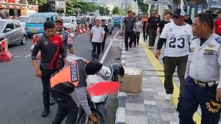 Satpol PP dan Dishub Tertibkan Parkir Liar di Piere Tendean
