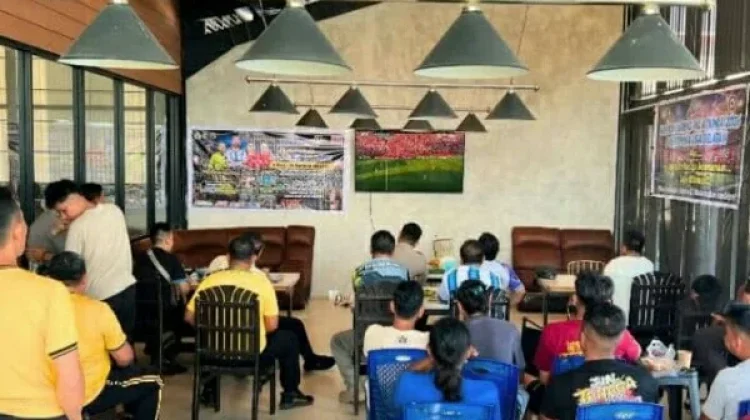 Nobar Piala Dunia, Polres Minsel Pererat Kebersamaan dengan Warga