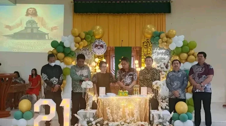 Wali Kota Bitung Hadiri Ibadah Syukur HUT ke-21 Jemaat GMIM Eben Haezer TSM 46