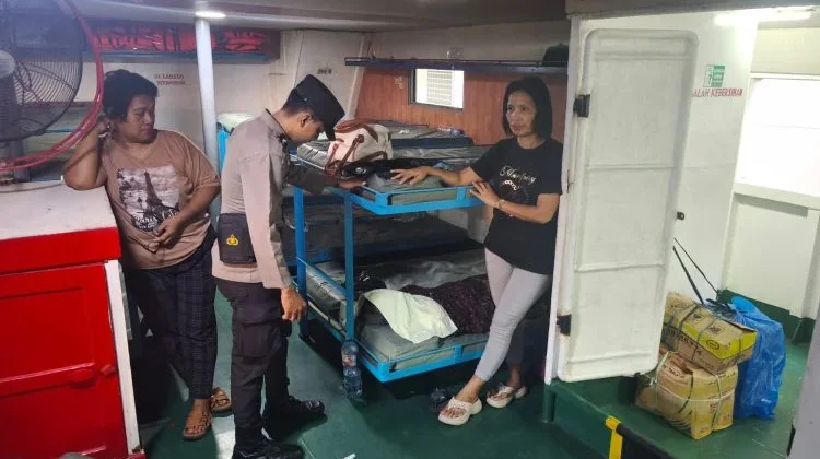 Polsek Pelabuhan Manado Evakuasi Penumpang Meninggal di Kapal
