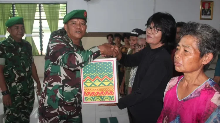 Kodim 1310/Bitung Salurkan Paket Sembako untuk Warga Kurang Mampu