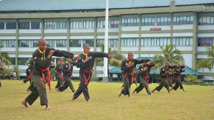Pangdam  Merdeka Saksikan  Uji Kenaikan Tingkat Sabuk Hitam PSM Prajurit Kodam