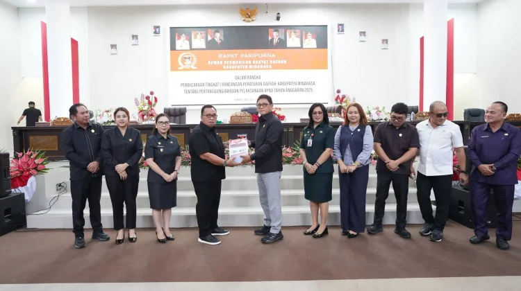 Pemkab Minahasa Serahkan Ranperda Pertanggungjawaban APBD 2025