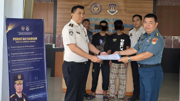 Kanwil Ditjenim Sulut Terima Penyerahan Dua WNA Filipina dari KODAERAL VIII