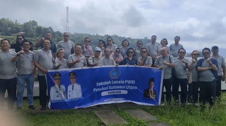 Sekolah Lansia PWRI Sulut Akhiri Pembelajaran dengan Wisata Edukatif