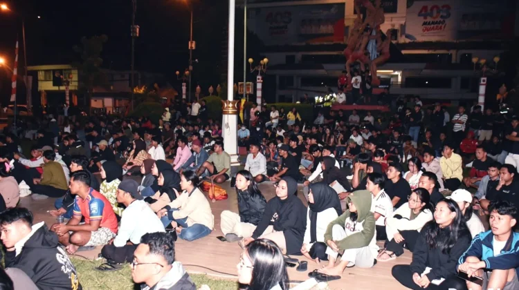 Pangdam XIII/Merdeka Nobar Piala Dunia Bersama Warga Manado