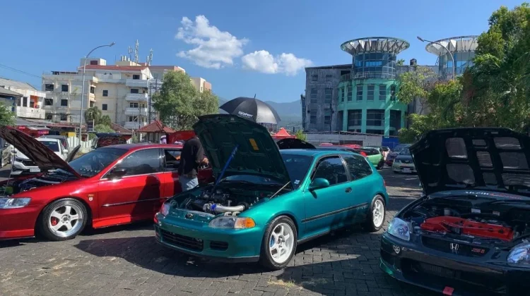 Puluhan Mobil Modifikasi Tampil di Kawanua Auto Contest Season 3