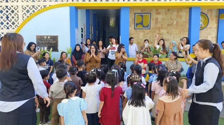 Antusiasme Orang Tua Dampingi Anak Ikuti MPLS TK di Manado