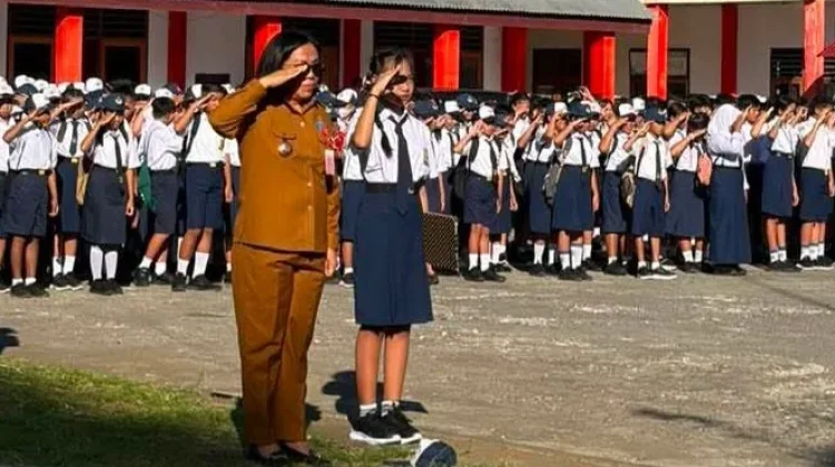 Diawali Upacara Bendera, SMP N 1 Dimembe Gelar MPLS Tahun Ajaran 2026-2027