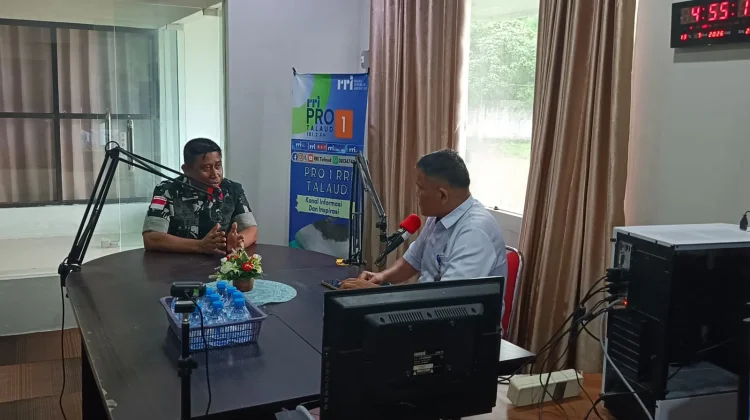 Talk Show di RRI Talaud  Danrem 131 Santiago Paparkan Karya Bakti Skala Besar