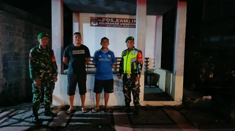 Babinsa Kodim 1302/Minahasa Aktif Dampingi Warga Jaga Keamanan Lewat Siskamling