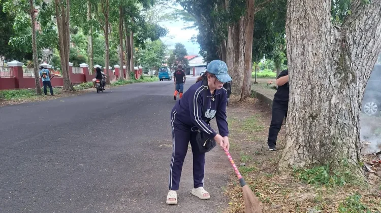 Jouke Rumbajan Ajak Perangkat Desa Kerja Bakti