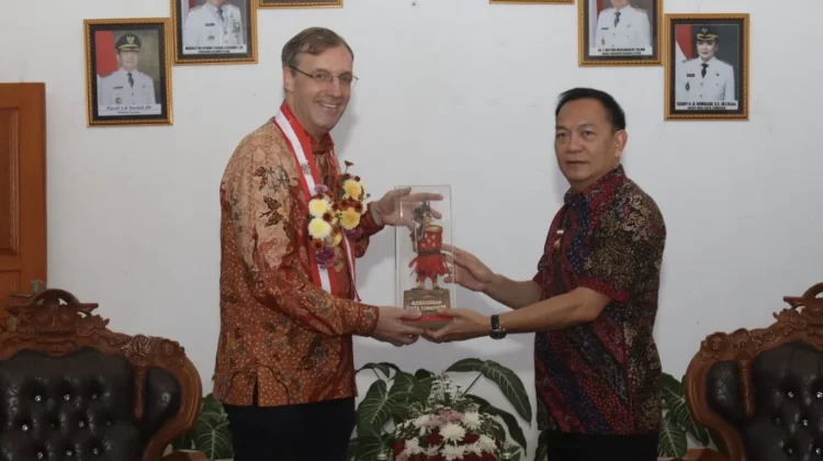 Wakil Dubes Belanda Kunjungi Tomohon, Soroti Potensi Pendidikan dan Pertanian