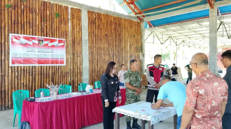 Camat Tombariri Lantik Panitia HUT RI Kecamatan Tombariri