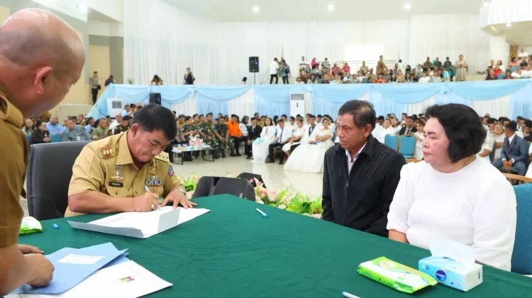 Gubernur YSK Saksi Kawin Masal 131 Pasangan