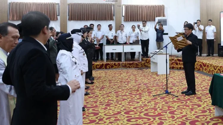 Wali Kota Manado Lantik 25 Pejabat Administrator dan Pengawas, Tekankan Pelayanan