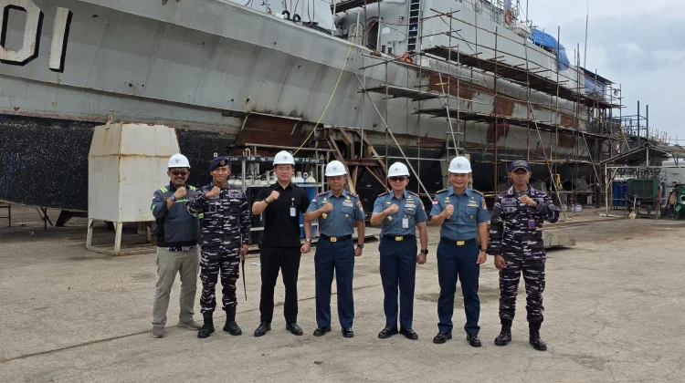 Dankodaeral VIII Tinjau Refurbishment R-41 KRI Pandrong - 801