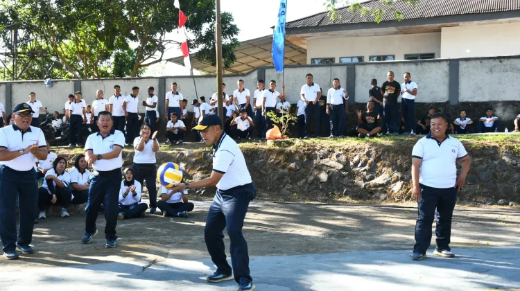 Wadan Kodaeral Buka Perlombaan Bola Volly Warnai HUT Kodaeral VIII ke-1 Tahun 2026
