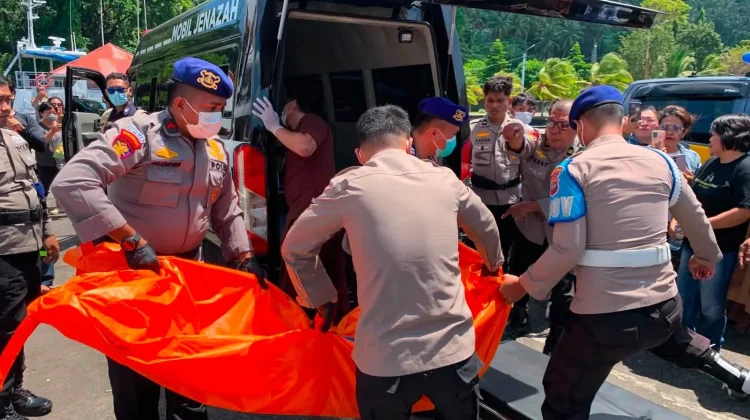 Ditpolairus Polda Sulut Evakuasi ABK Meninggal di Perairan Manokwari