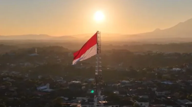 Pangdam Merdeka Inisiasi Kibarkan Bendera Merah Putih Raksasa