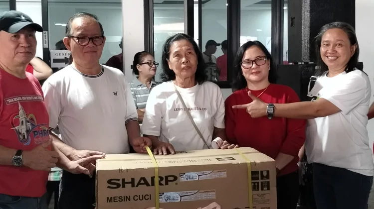 Banjir Hadiah di HUT GMIM Paulus TWM Manado