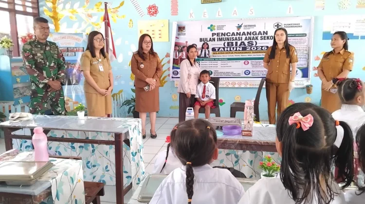 Camat Tombariri Dampingi Pencanangan Imunisasi Campak dan HPV di Sekolah