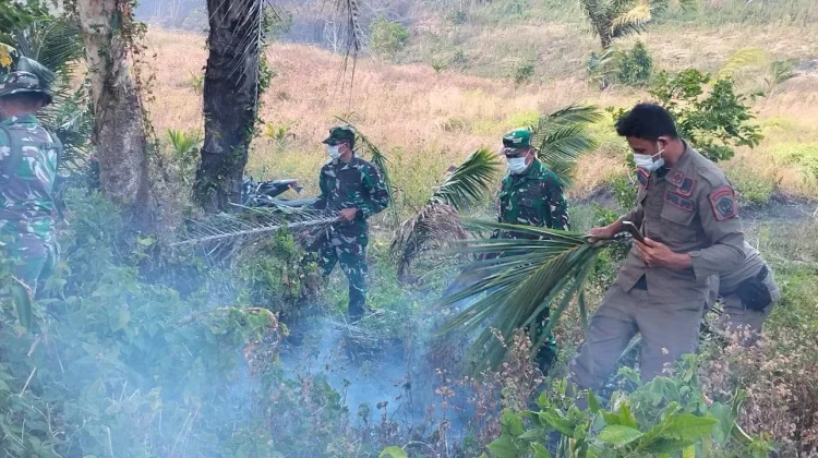 Kodim 1302/Minahasa dan Tim Gabungan Terus Kendalikan Karhutla di Gunung Soputan